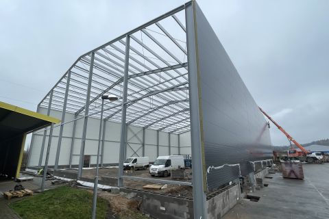 PBtisk a.s. - Novostavba ocelové haly (Prefabricated production and storage halls) - REFERENCES CZ